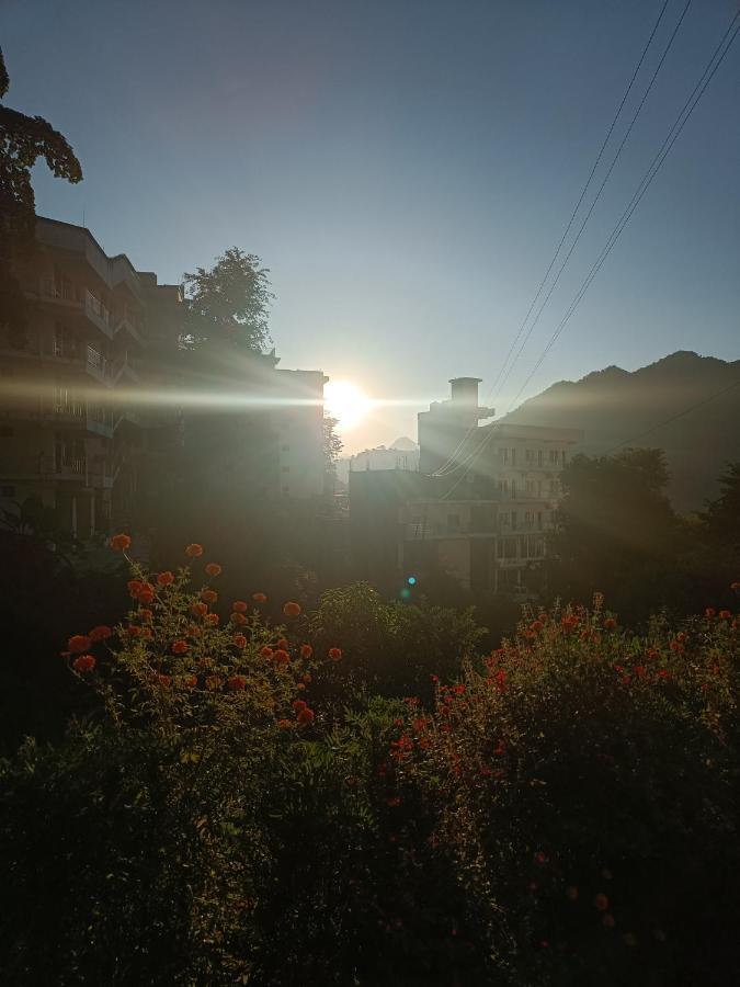 Hobbit House Hostel Rishikesh Exterior photo